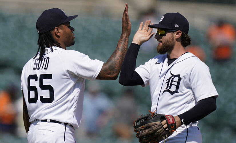 Tigers rally early behind Schoop, beat Mariners 8-3