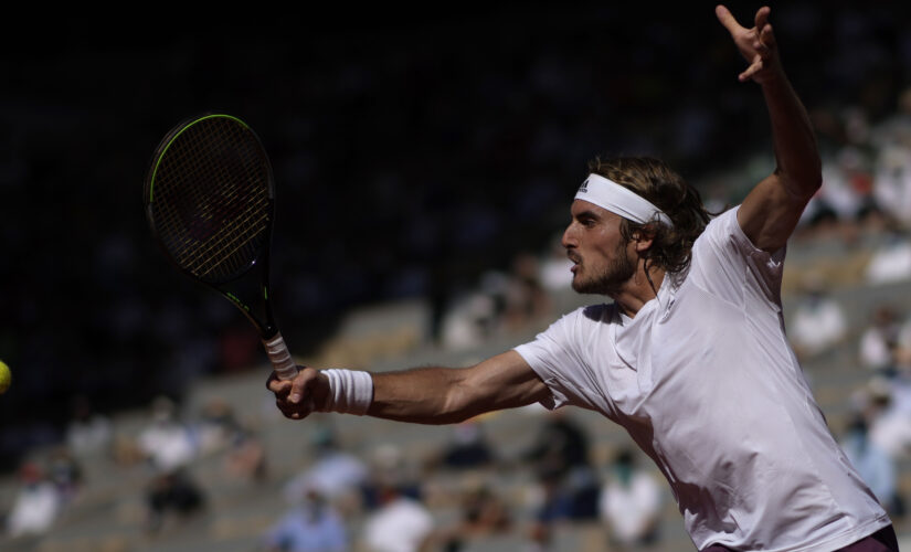 Tsitsipas tops Zverev in 5 at French Open for 1st Slam final