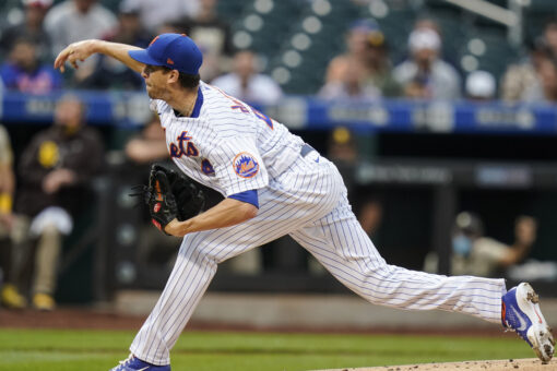 Mets’ deGrom leaves with flexor tendinitis in win vs Padres