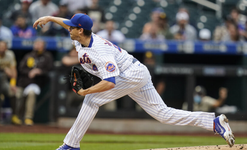 Mets’ deGrom leaves with flexor tendinitis in win vs Padres