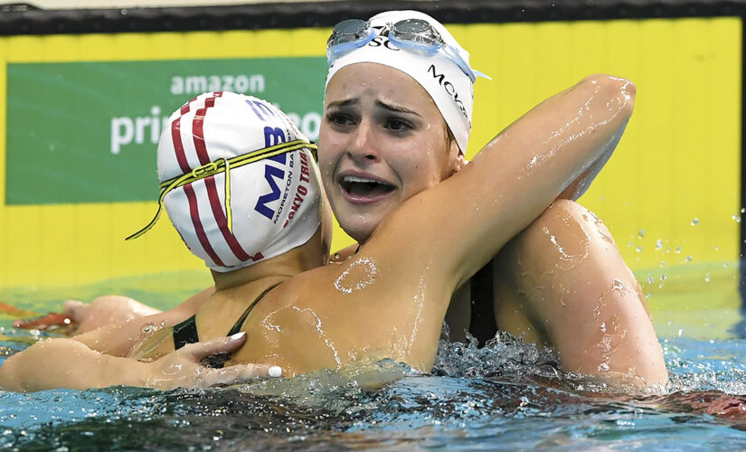 Australian swimmer breaks 100-meter backstroke world record