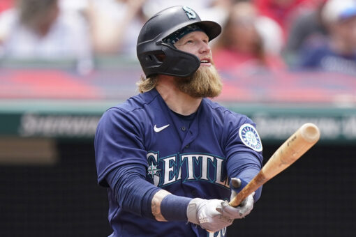 Fill-in Fraley homers off Bieber; Mariners beat Indians 6-2