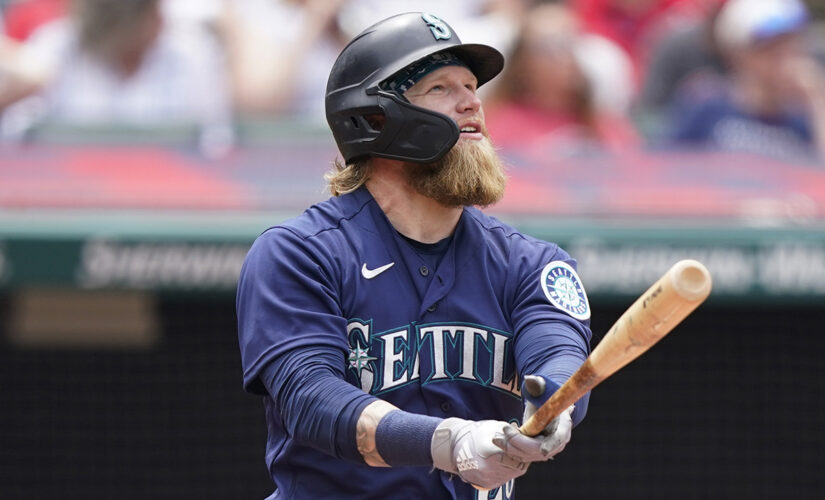 Fill-in Fraley homers off Bieber; Mariners beat Indians 6-2