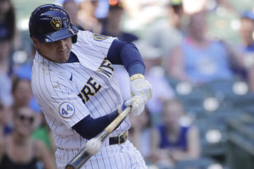 García, Yelich help Brewers sweep Pirates with 5-2 win