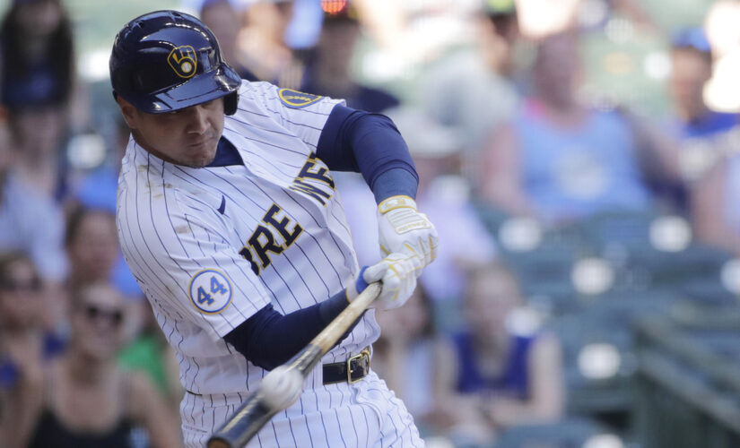 García, Yelich help Brewers sweep Pirates with 5-2 win