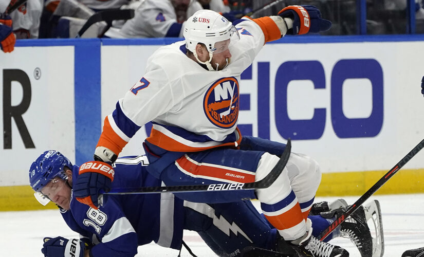 Semyon Varlamov, Islanders beat Lightning 2-1 in Game 1