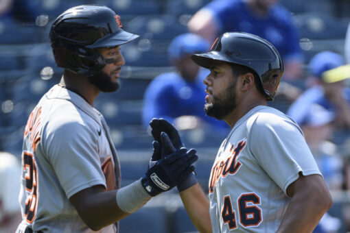 Castro HR, Tigers rally for sweep over skidding Royals