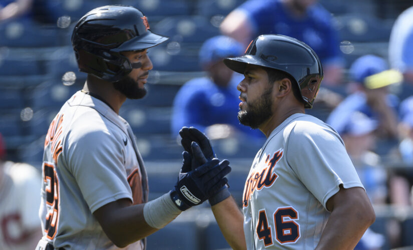 Castro HR, Tigers rally for sweep over skidding Royals