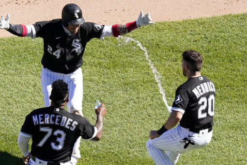 Grandal’s single in 10th gives White Sox 8-7 win over Rays