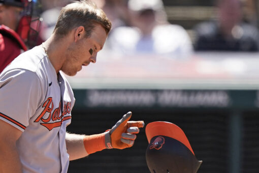 Indians send Orioles to 19th straight road loss, 10-3