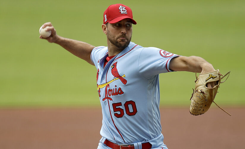 Wainwright pitches 3-hitter, Cards top Braves 9-1 in opener