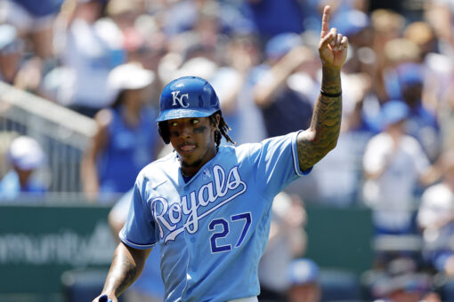 Dyson double caps 10-pitch AB, Royals top Red Sox 7-3