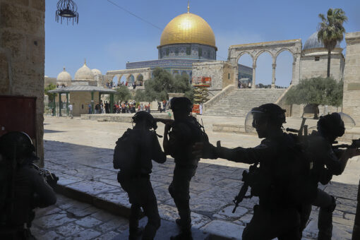 Palestinians, settlers clash in Sheikh Jarrah neighborhood