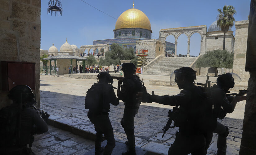 Palestinians, settlers clash in Sheikh Jarrah neighborhood