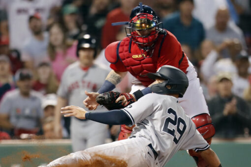Red Sox hold on for 4th straight win over Yankees, 5-3