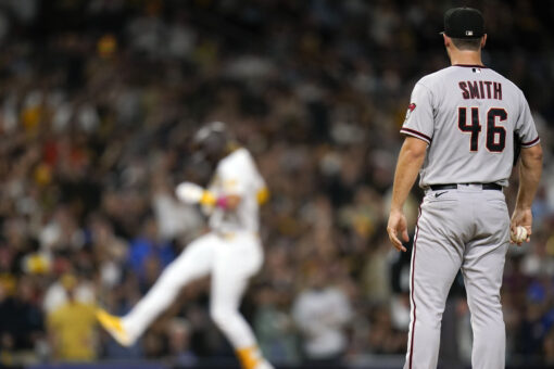 Tatis hits 3 HRs, Pads hand D-Backs 24th straight road loss