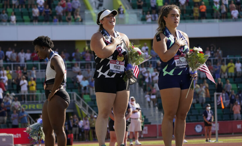 Message sent: Berry turns away from flag during anthem