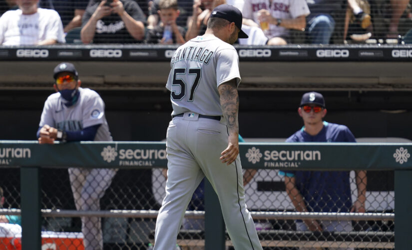 LHP Santiago ejected, glove confiscated during Mariners’ win