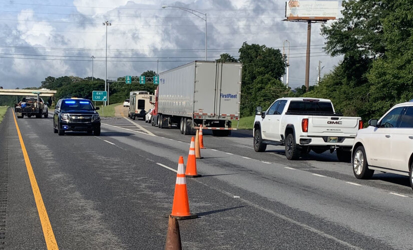 Alabama interstate wreck leaves 10 dead, including 9 children