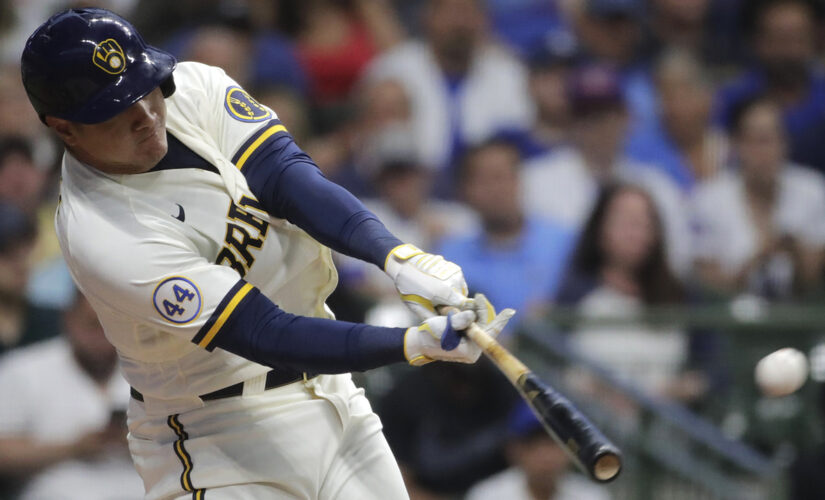 Brewers score 10 in 8th, beat Cubs 14-4 for 6th straight win