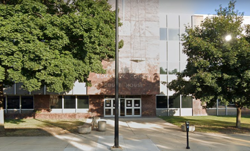 Iowa judge dies at courthouse in Waterloo