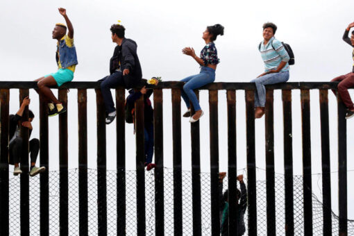 Texas, Arizona govs calling for states to send police to the border to help deal with border crisis