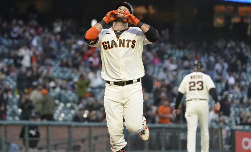 Crawford, Giants send Diamondbacks to 20th road loss in row