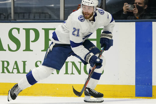 Point scores again, Lightning beat Islanders 2-1 in Game 3