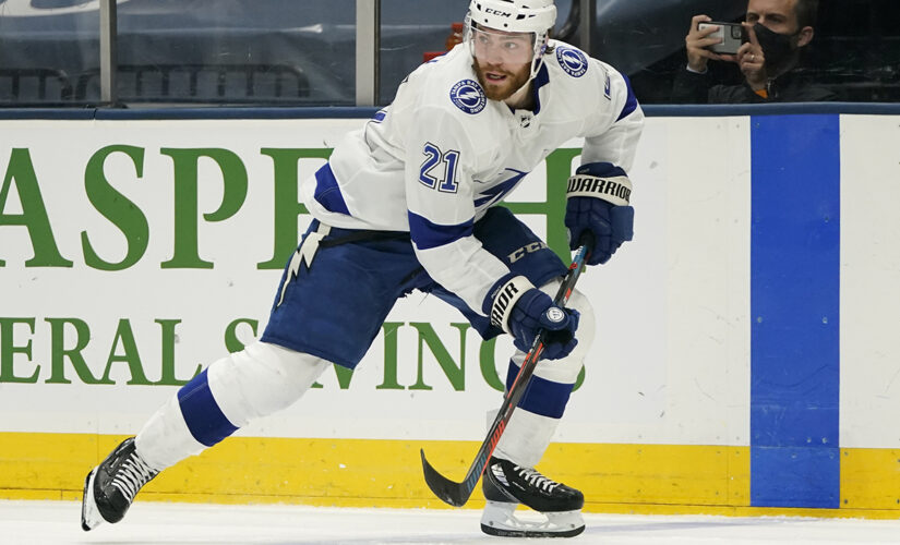 Point scores again, Lightning beat Islanders 2-1 in Game 3