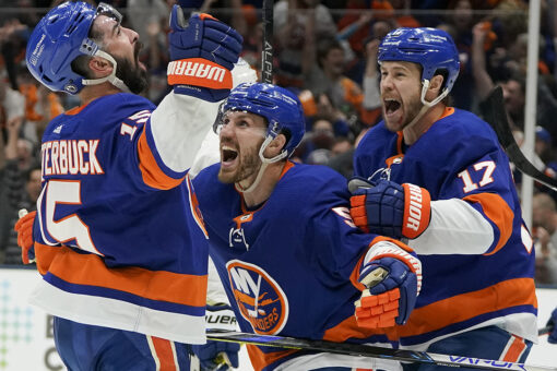 Islanders fans’ national anthem rendition stuns once again before playoff game
