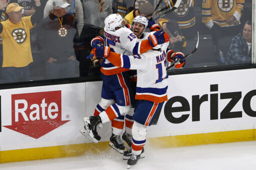 Cizikas’ OT goal lifts Islanders past Bruins 4-3 in Game 2
