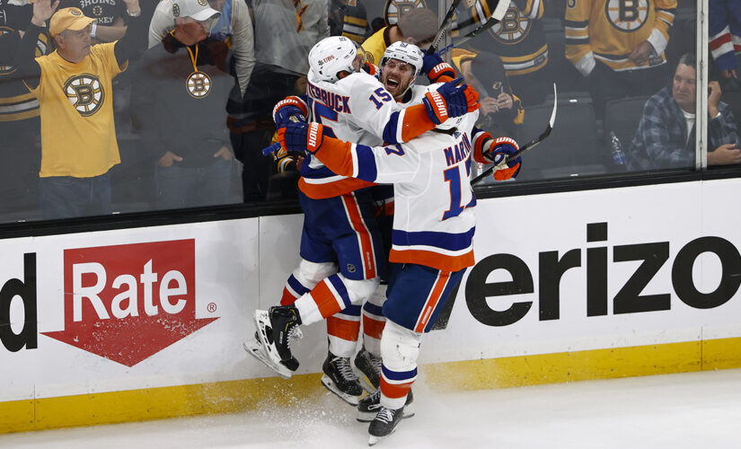Cizikas’ OT goal lifts Islanders past Bruins 4-3 in Game 2