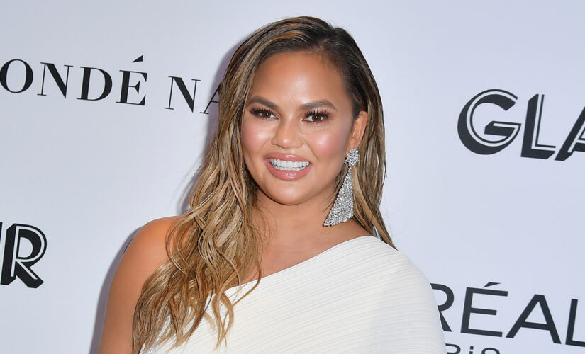 Chrissy Teigen’s cyberbullying apology prompts reactions from husband John Legend, more stars: We ‘see you’