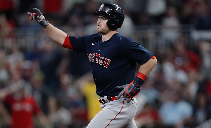 Arroyo’s pinch slam sends surging Red Sox past Braves, 10-8