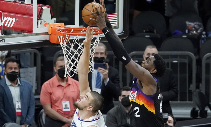 Ayton soars for last second alley-oop, Suns beat Clippers