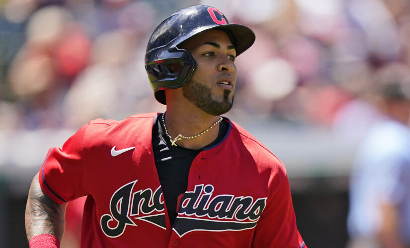 Indians’ Eddie Rosario caught in bad baserunning blunder, redeems himself with clutch hit