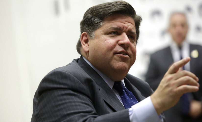Illinois gov encourages residents to carry masks amid Delta variant spread