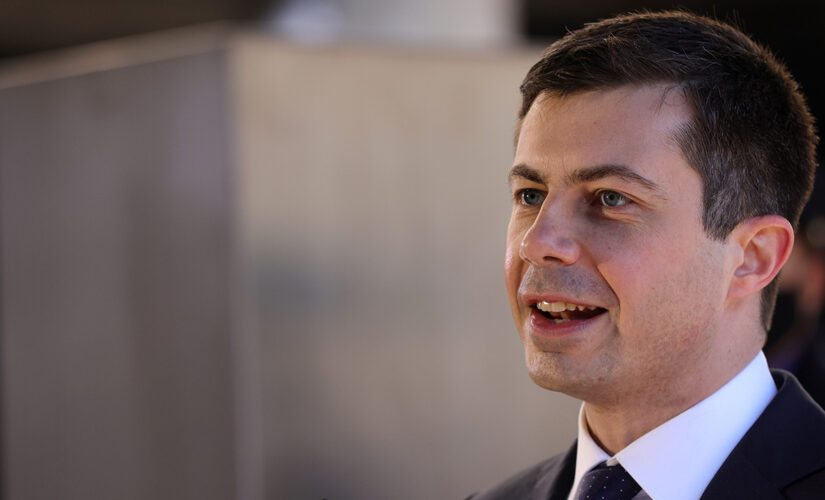 Pete Buttigieg says federal government should ‘encourage’ vaccine passports