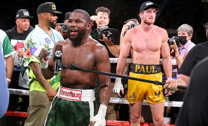 Boxing fans point to suspicious moment during Mayweather, Paul bout