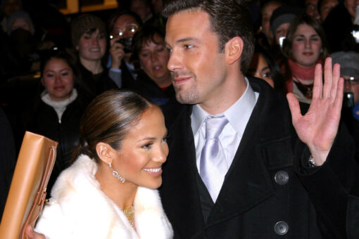 Jennifer Lopez and Ben Affleck enjoy steamy makeout session, PDA-filled dinner in Los Angeles