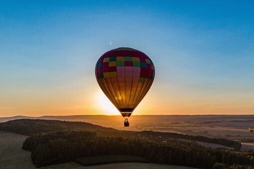 New Mexico hot air balloon crash kills 4 people and 1 in critical condition, police say