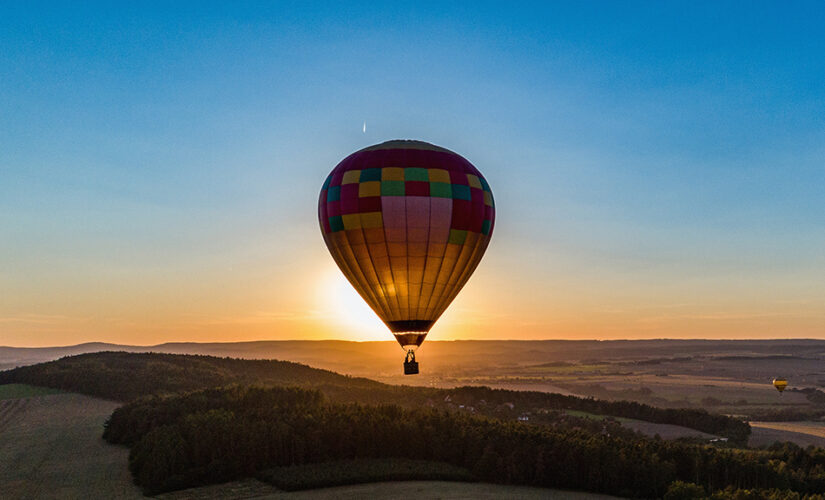 New Mexico hot air balloon crash kills 4 people and 1 in critical condition, police say