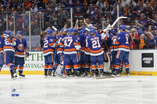 Islanders fans litter ice with beer cans after team’s thrilling OT victory over Lightning