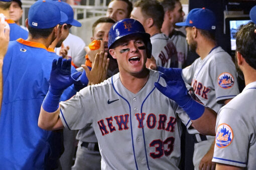 McCann, Lindor come through, Mets rally past Braves 4-3