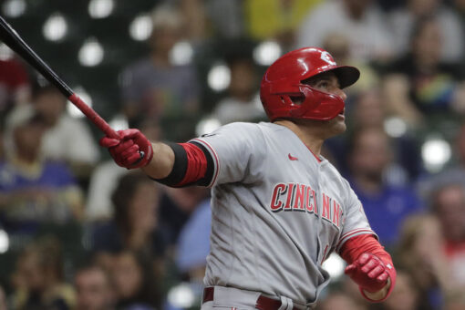 Reds cool off Brewers 10-2 to earn 4th straight victory