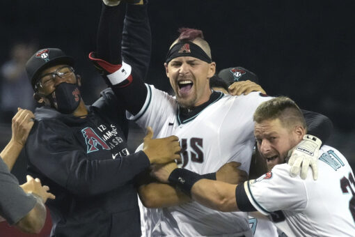 Reddick 2-run double in 10th, D’backs rally past Mets 6-5