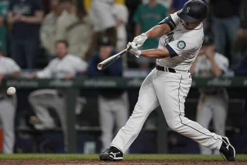 Mariners score 2 in 9th to rally past Rays 6-5