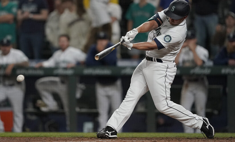 Mariners score 2 in 9th to rally past Rays 6-5