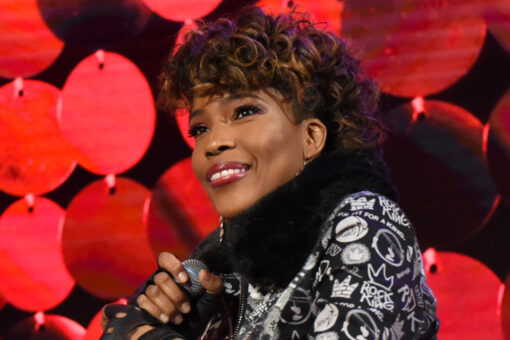 Macy Gray’s call for a new American flag receives mixed reactions: ‘Now the flag is too white?!’