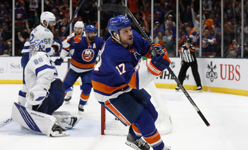 Martin, Pulock help Isles top Lightning 3-2 to tie series